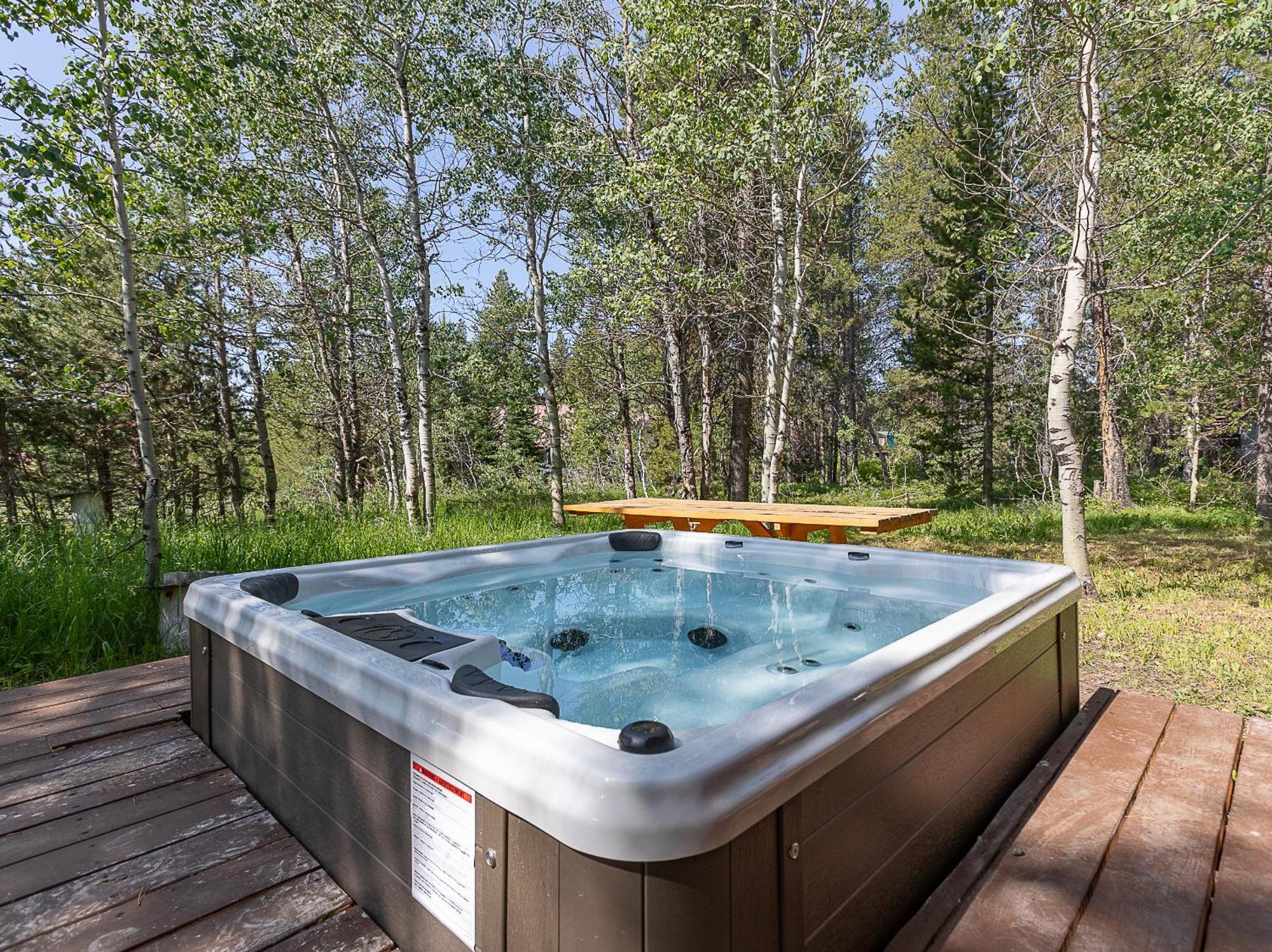 Remington Reload By Kabino Hot Tub Firepit Roku Big Yard Driveway Grill Wifi Trails Island Park Exterior foto